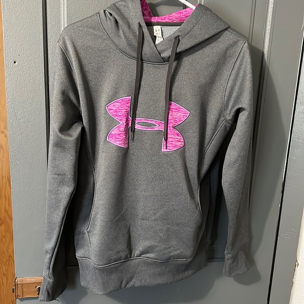 Gray semi-fitted Underarmour Dri-Fit sweatshirt